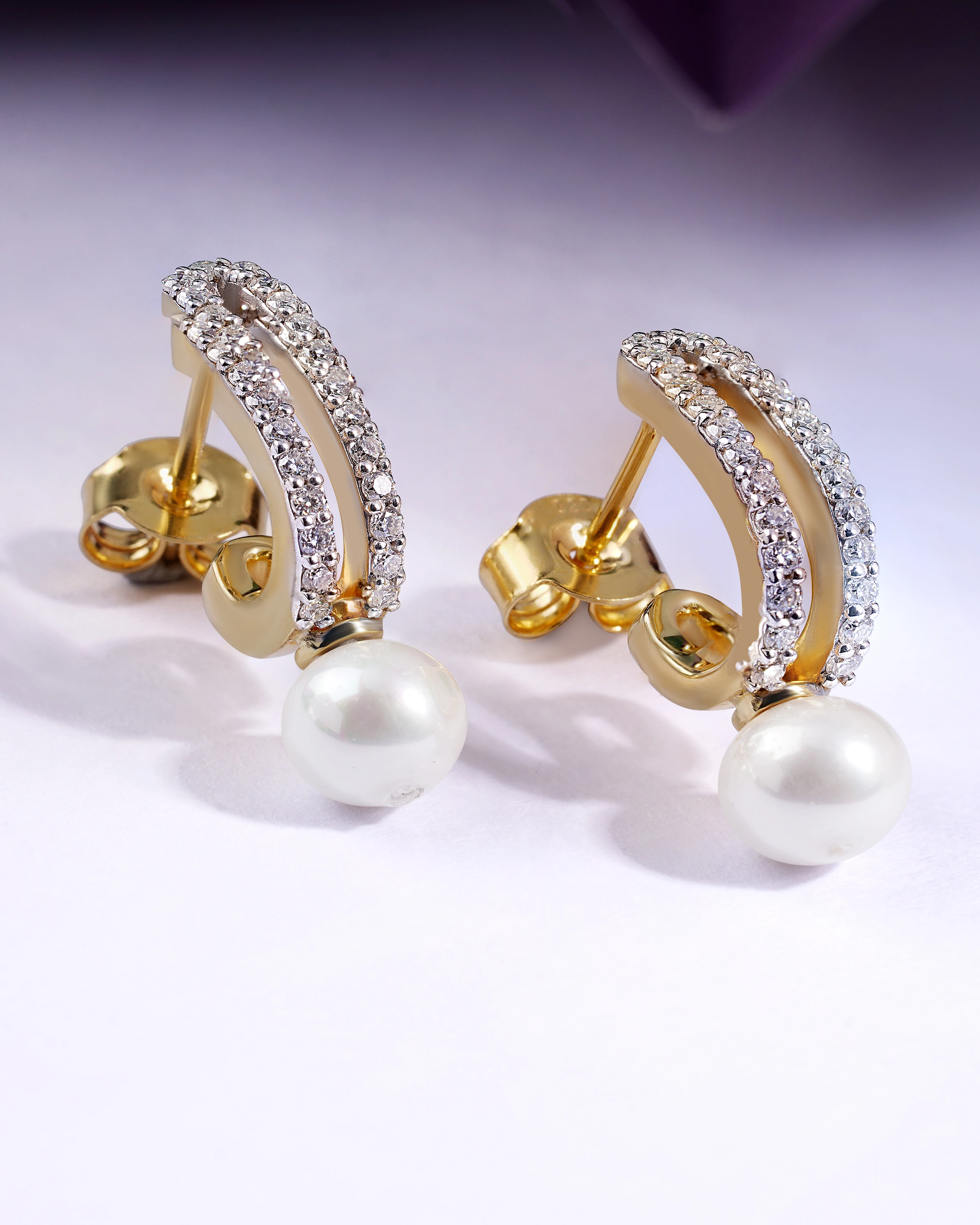 Pearl Curve Hoops